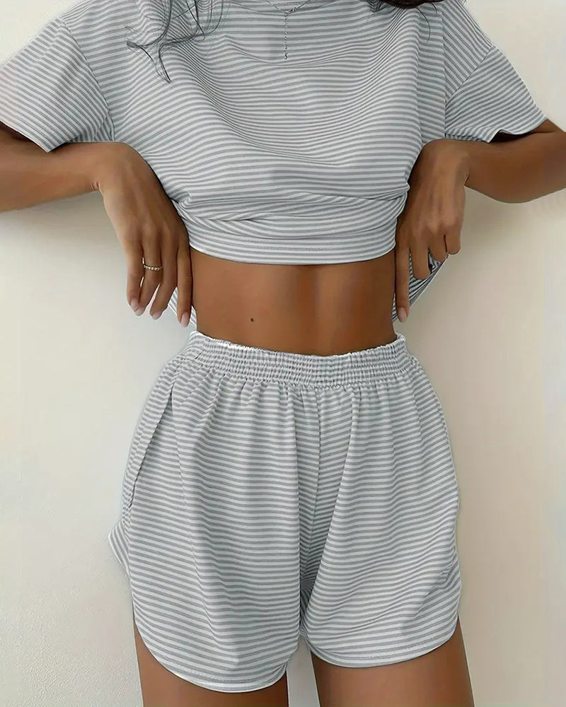 Missklara Gestreepte Tweedelige Pyjama Set met T-Shirt & Splitshorts